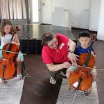 Cello gibt es in den unterschiedlichsten Größen, das Instrument wächst sozusagen mit.
